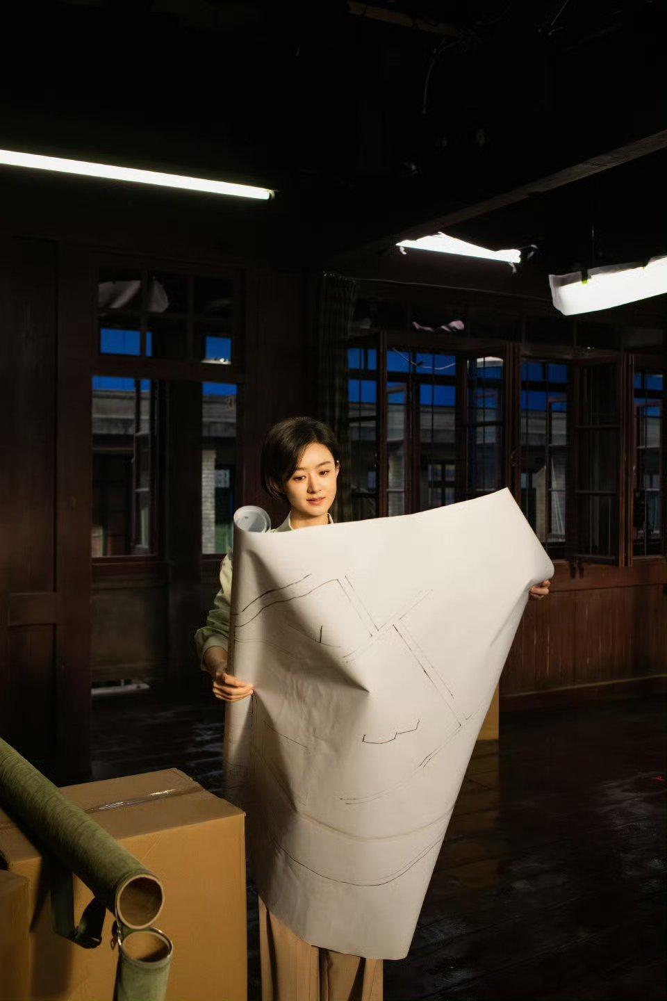 要说赵丽颖演技巅峰，公认当属《风吹半夏》。褪去滤镜素颜出镜，把敢闯敢拼又内心柔软