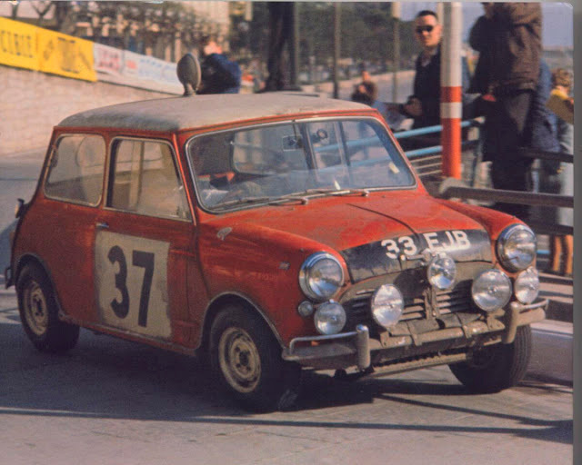 MINI JCW 车队带着两台车，MINI JCW COUNTRYMAN ALL