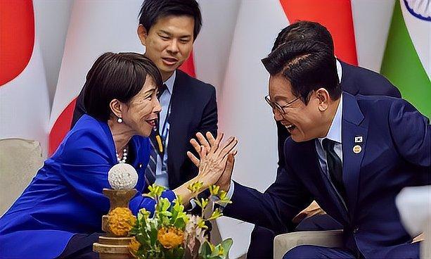 高市早苗“卖惨”求放过？中方四问戳穿日本军国野心
 
日本首相高市早苗如今彻底陷