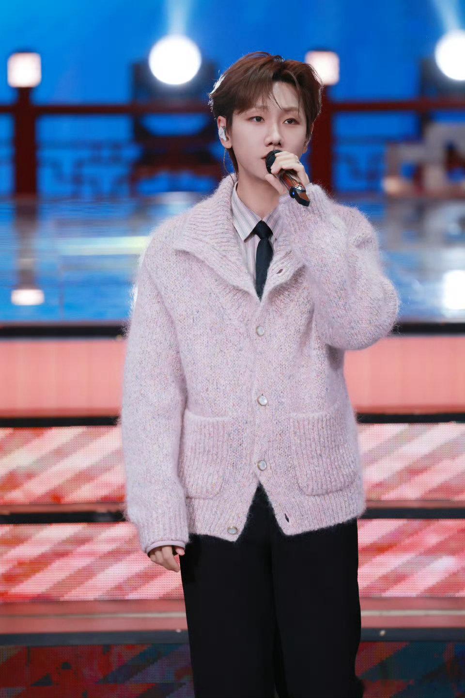 汪苏泷给辽宁春晚开了个甜头辽宁春晚 听汪苏泷在辽宁春晚唱甜歌，简直是一种享受！《