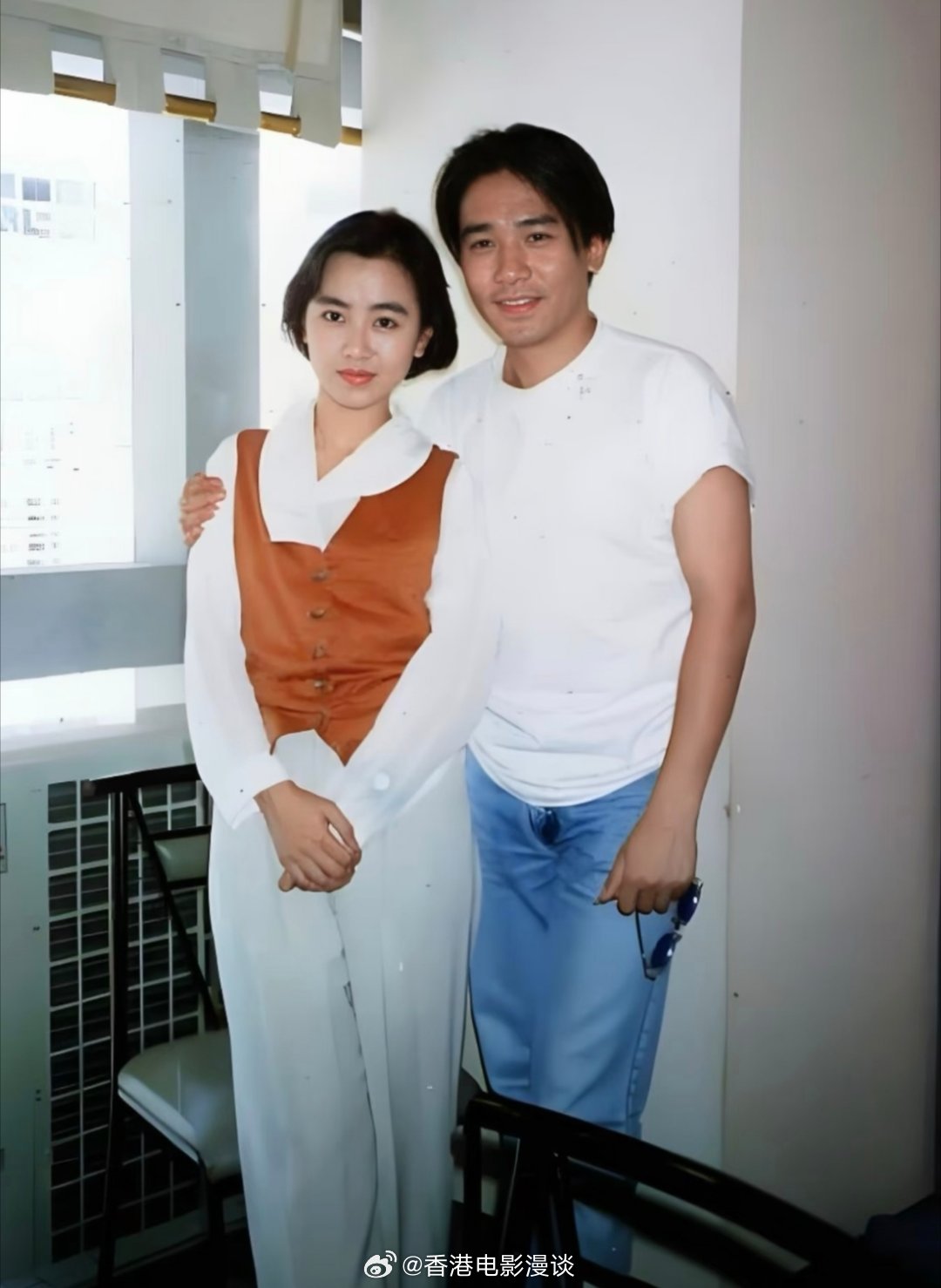 1991年，22岁的袁洁莹和29岁的梁朝伟。 