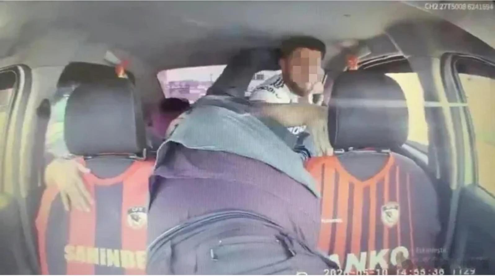遭警方围捕！持枪男子劫持女友乘出租车 58岁司机徒手夺枪获赞“平民英雄”海外新鲜