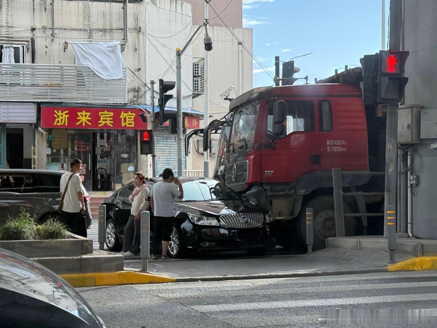 乖乖，都横过来了 上海·上海理工大学(军工路校区南校区)