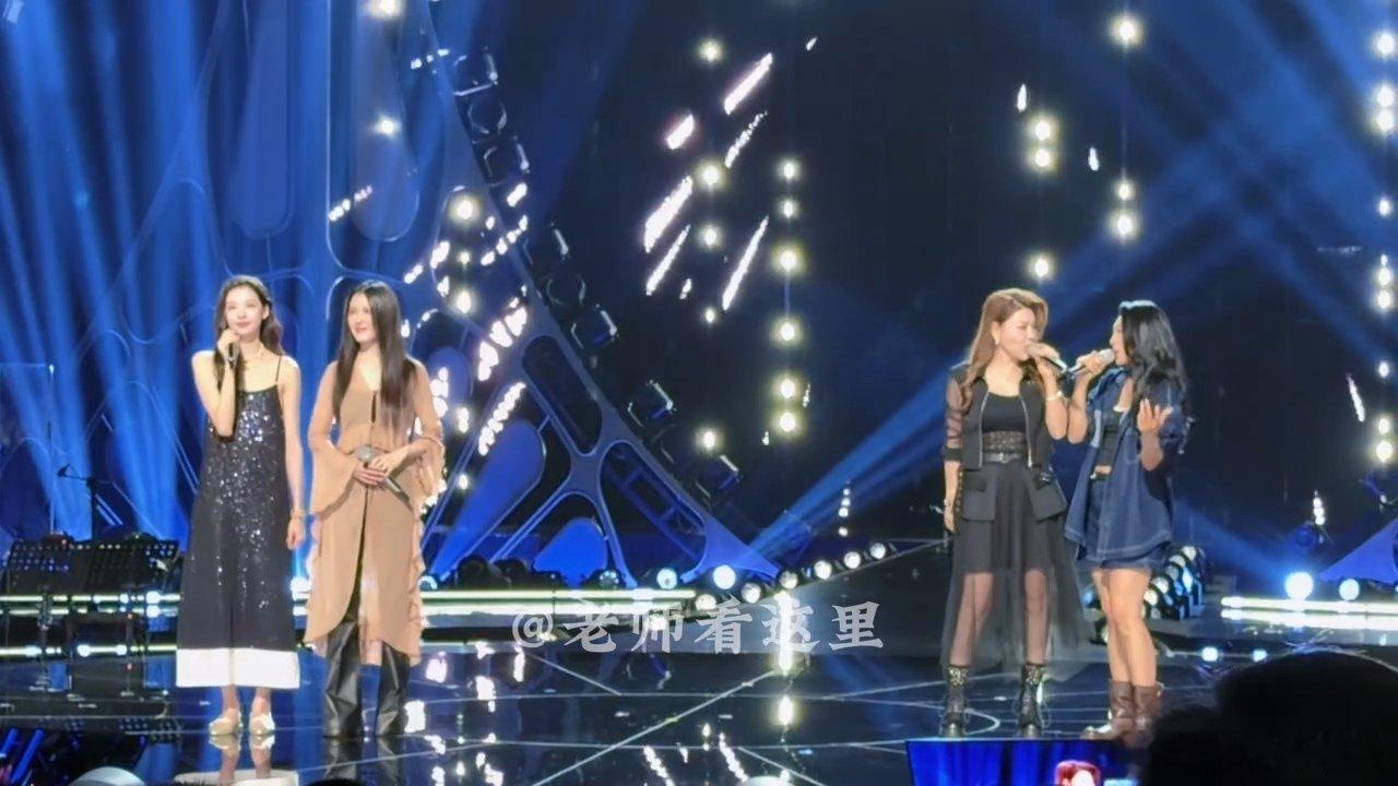 张艺上唱浪姐主题曲自乘风浪淡淡乌兰图雅徐洁儿张艺上合唱自乘风浪   张艺上淘汰后