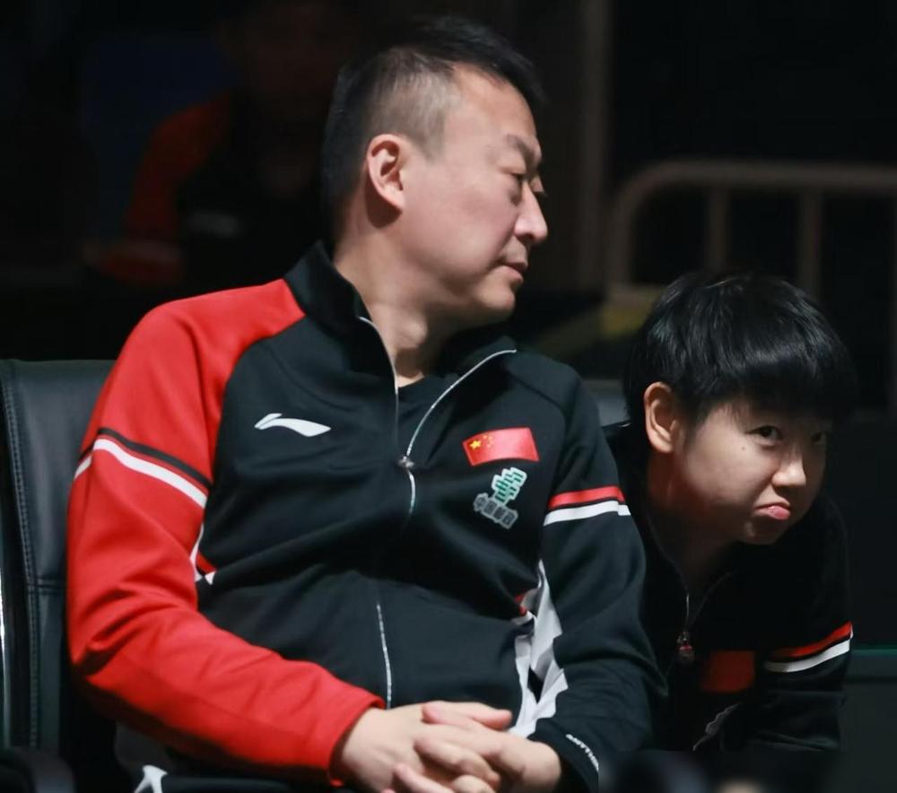 2-4！刚还在新加坡捧杯的孙颖莎，转头就在重庆被蒯曼掀翻，八强出局。你敢信？
 