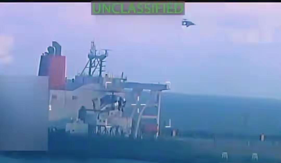 明火执仗！美军空降扣30万吨油轮，特朗普一句话暴露强盗本质
 
当地时间12月1