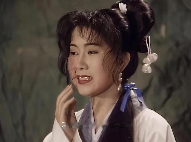 太奇怪了！胡媚娘这脸上的疤到底是怎么回事？为什么她自己去不掉，还要靠金扒帮她变成