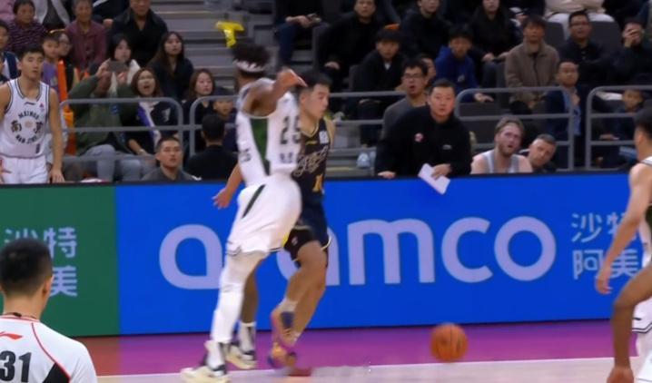 张文逸你真是想笑死我，你在干什么…广东男篮vs同曦男篮金秋观赛季