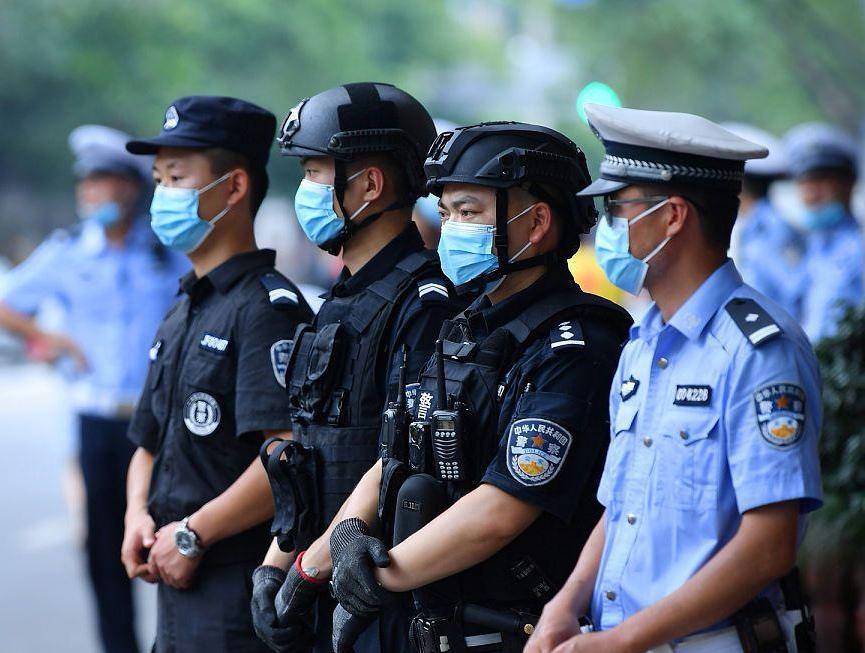 云南西双版纳警方再次为民辅警敲响警钟：号召全体民警辅警，重温“六项规定”！

辅