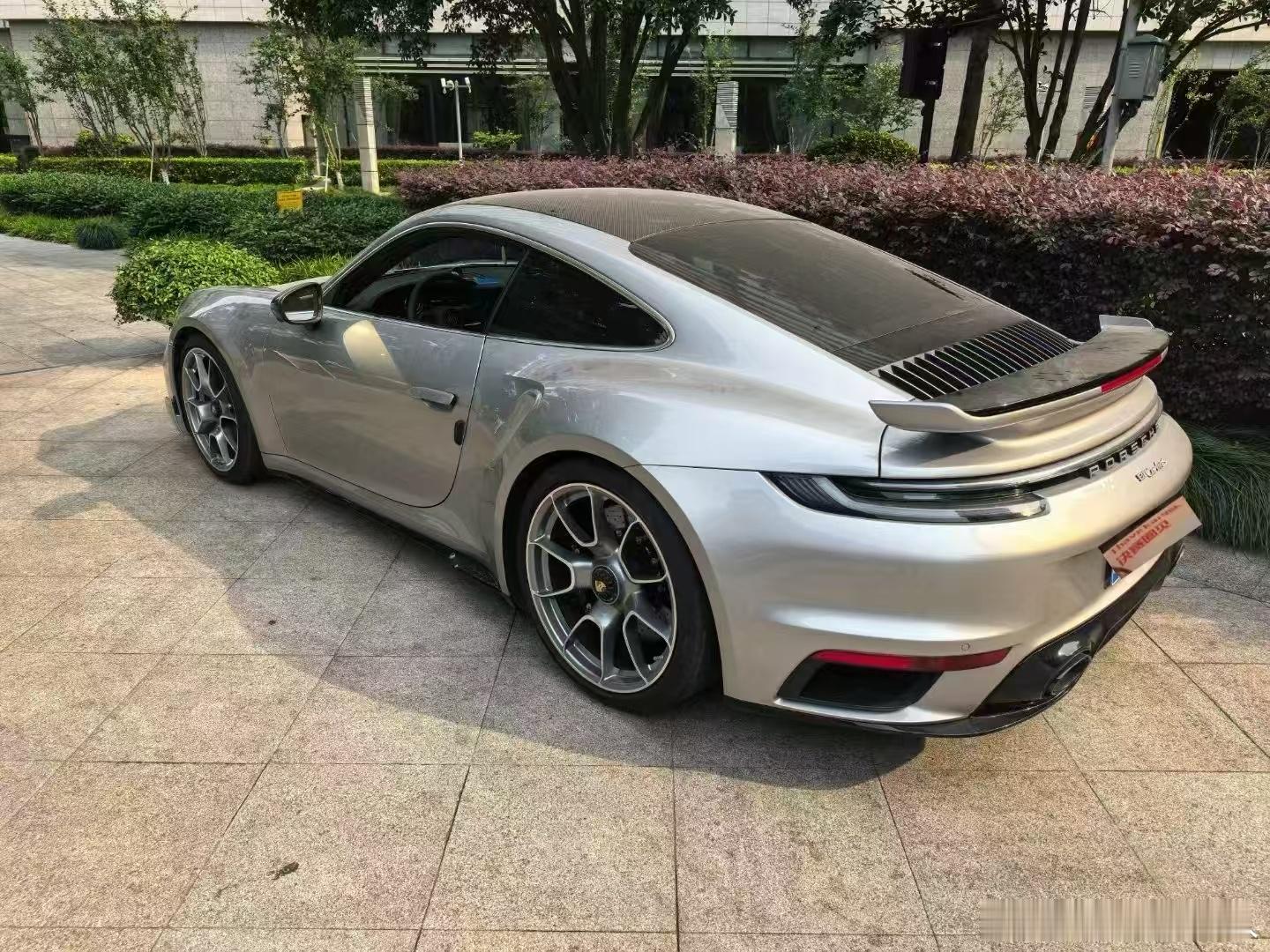 保时捷 992 Turbo S、GT银/黑内、满配带SD组件·碳顶·柏林之声等、