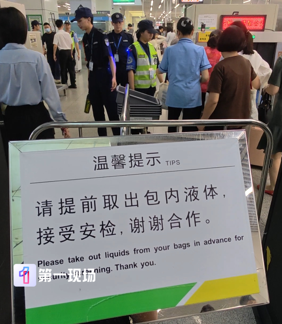 深圳地铁听劝优化安检深圳地铁新增无包通道热点解读倾听民意，认真整改，社会管理纠偏