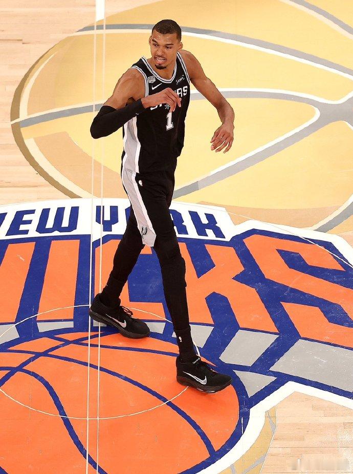 NBA总决赛真的离谱！生涯第一次总决赛，文班亚马直接打出历史级统治表现🔥G1：