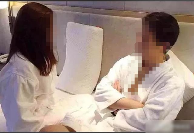 山西，一男子去足浴店认识了个女技师，俩人加为好友。有一天男子约她到民宿见面，先转