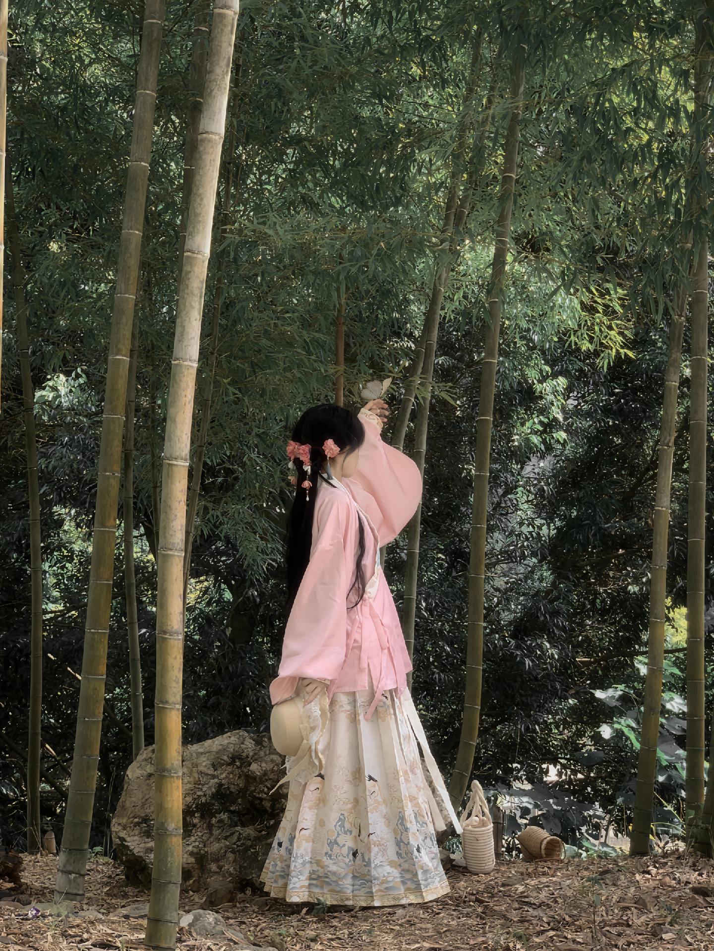 “明朝明朝待明朝 只愿卿卿意逍遥”