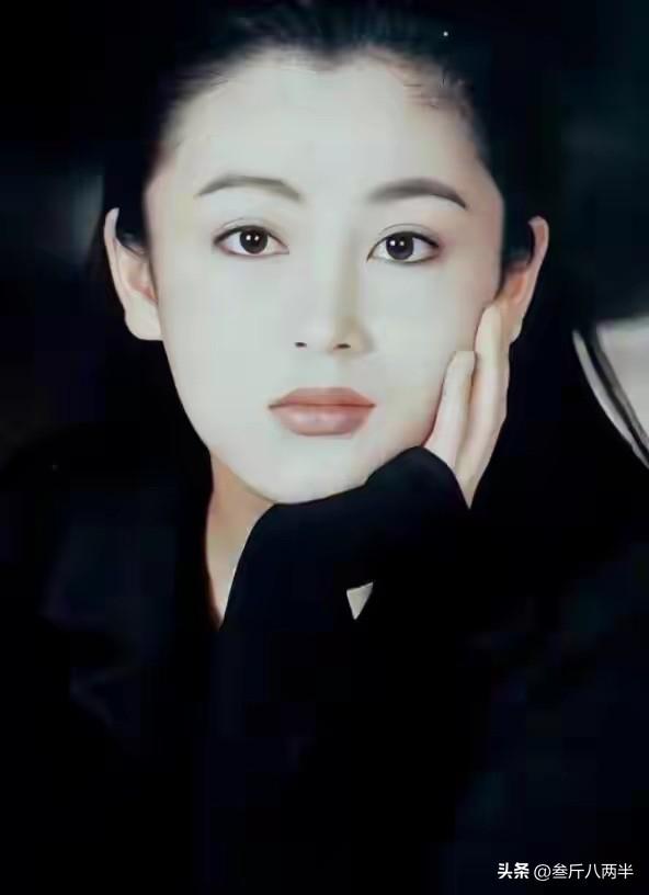 三十年，她从画中人变成了掌灯人

我见过很多人写陈红，写她是“大陆第一美人”，写