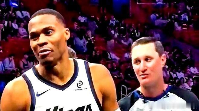 《一个孩子冲着威少喊了句“威铁”，威少立刻发火了。 他走过去，指着孩子的鼻子，好