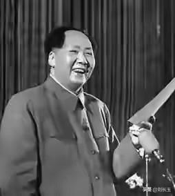 饮水思源，不忘伟人恩

活在当下的太平日子里，看着万家灯火、衣食无忧，心里总清楚