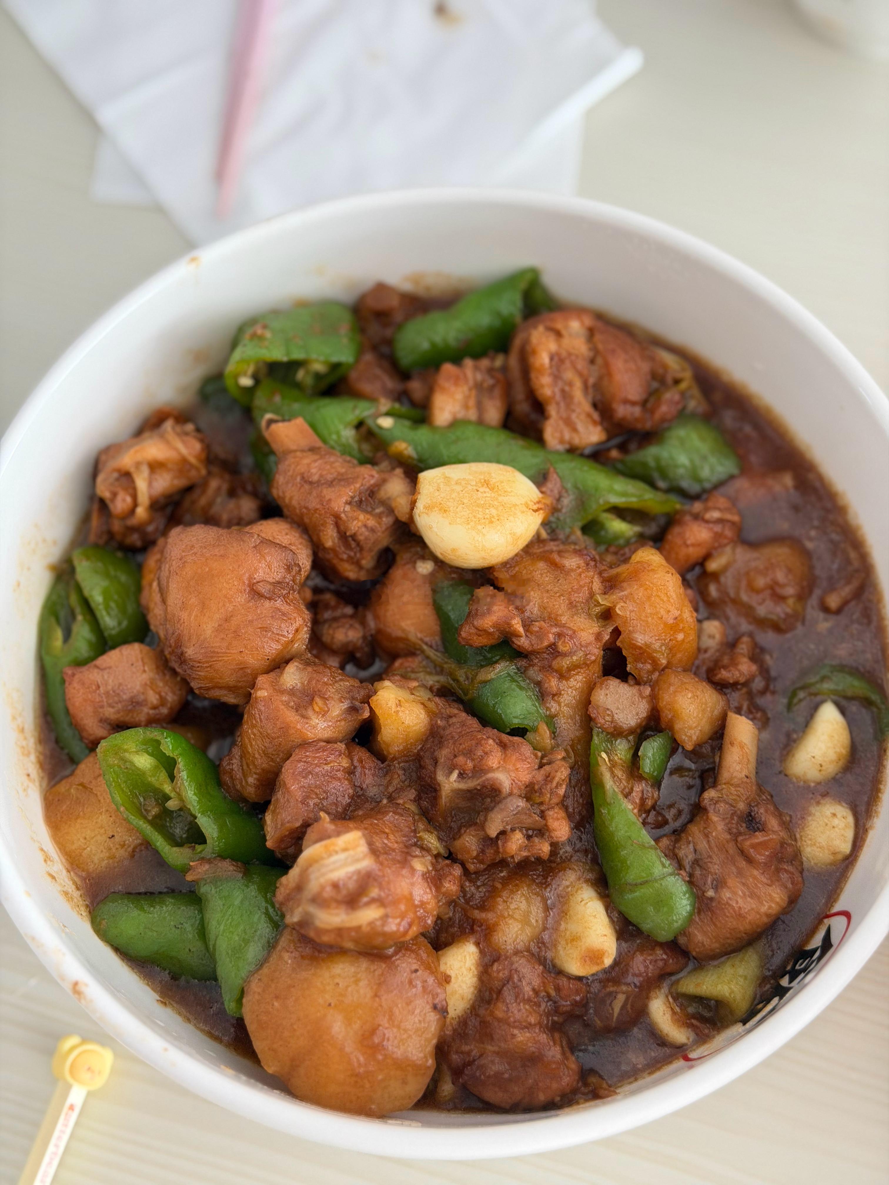 今天老张做的炒鸡黏糊版和炖的土豆干豆角[柯基] ​​​