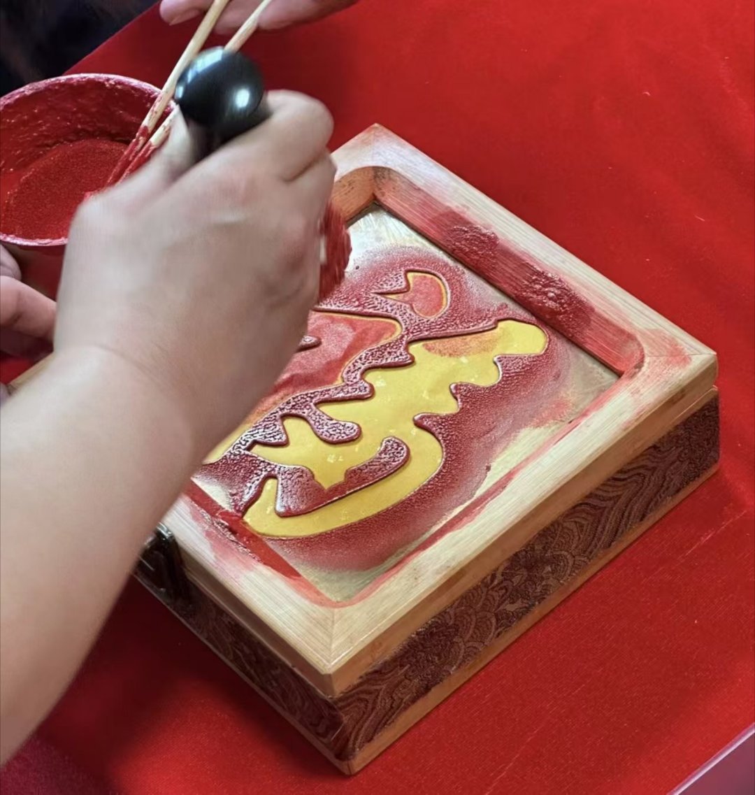 秦岭笑谈 【古市寻味庆嘉年，新岁祈祥乐满堂】。2026年1月22日，曲阜师范大学