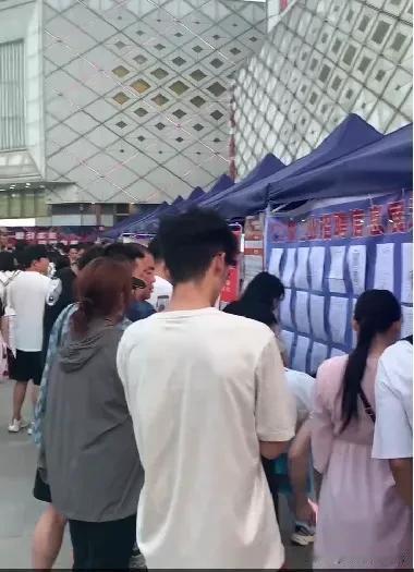 零零后进职场，都这么随心所欲么？对公司的一个零零后真的是太失望了，一点契约精神都