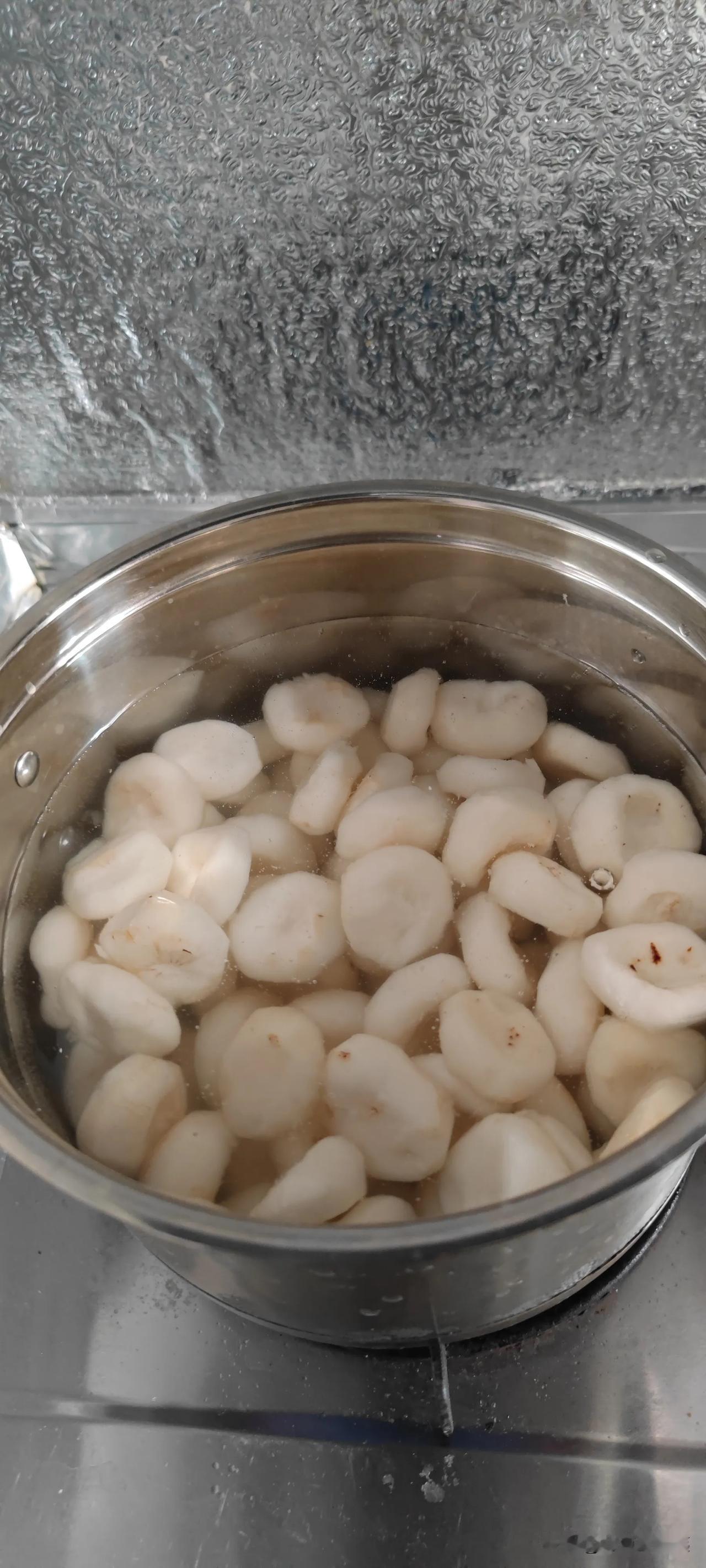 看见网上有卖去皮马蹄的，我想这个吃着省事，于是下了单。今天收到后一看说明，提示一