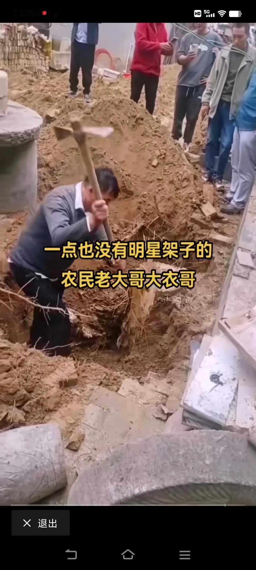 都说以前大衣哥“懒”，你们现在发现没有，朱楼村没🈶一个🈶他这样勤快辛苦的！你