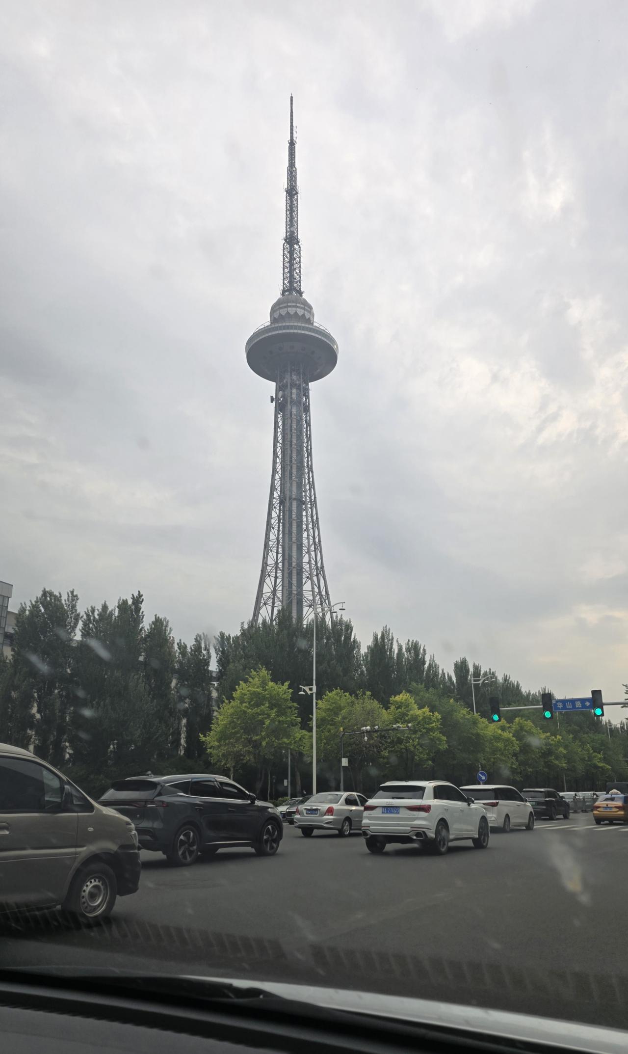 哈尔滨美景随手拍亚洲第一高塔，哈尔滨龙塔，现在是哈尔滨地标性建筑。