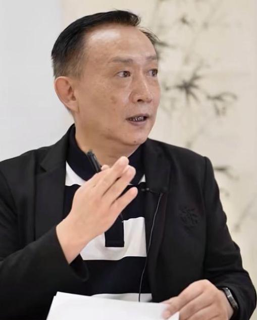 别拿海外身家，
给国内定规矩！
卢麒元一语戳中人心！


家产迁走的人，
说话还