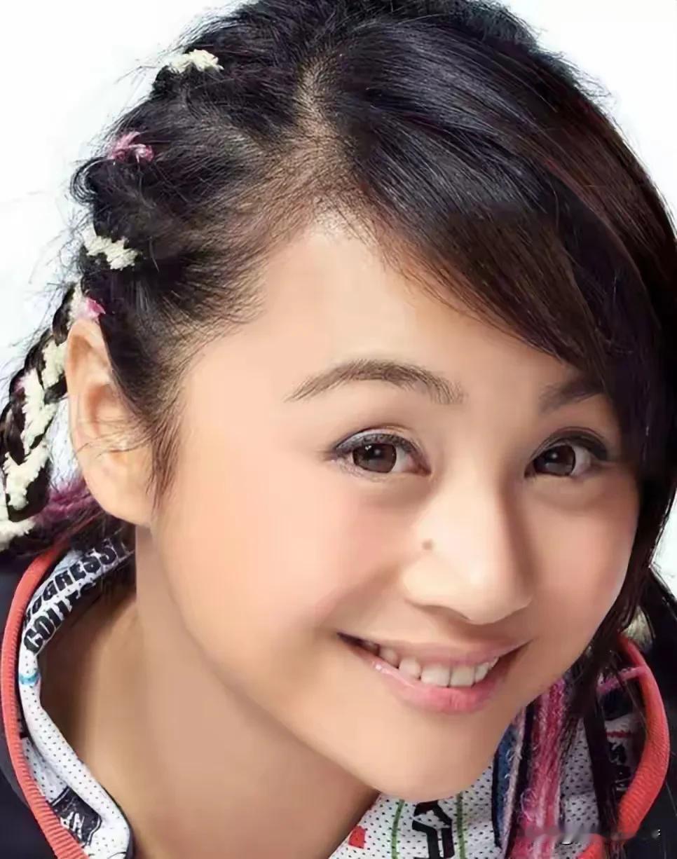 最近才知道知名主持人曹颖患焦虑症吃药已超20年。在综艺里她回忆发病时“突然间无法