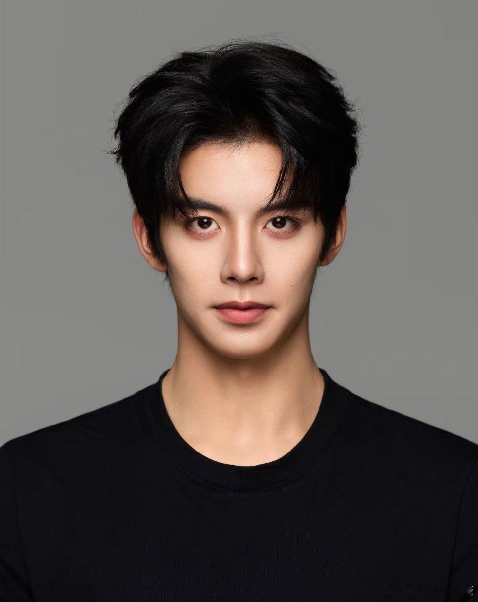 北电的第一和第二名，长得人山人海。 