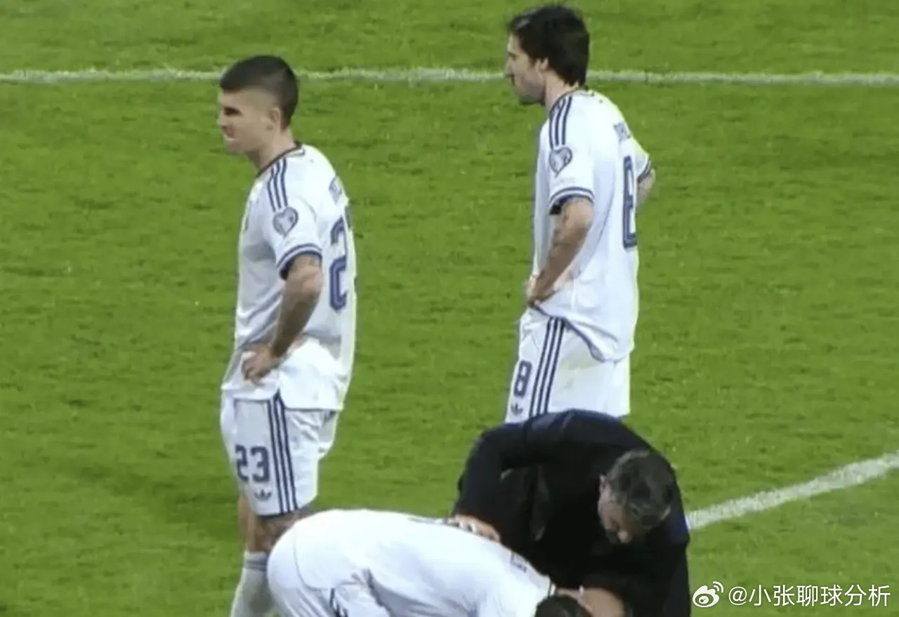 叹息 10人意大利2-5耻辱出局：连续3届无缘世界杯 香槟开早遭打脸意大利连续3