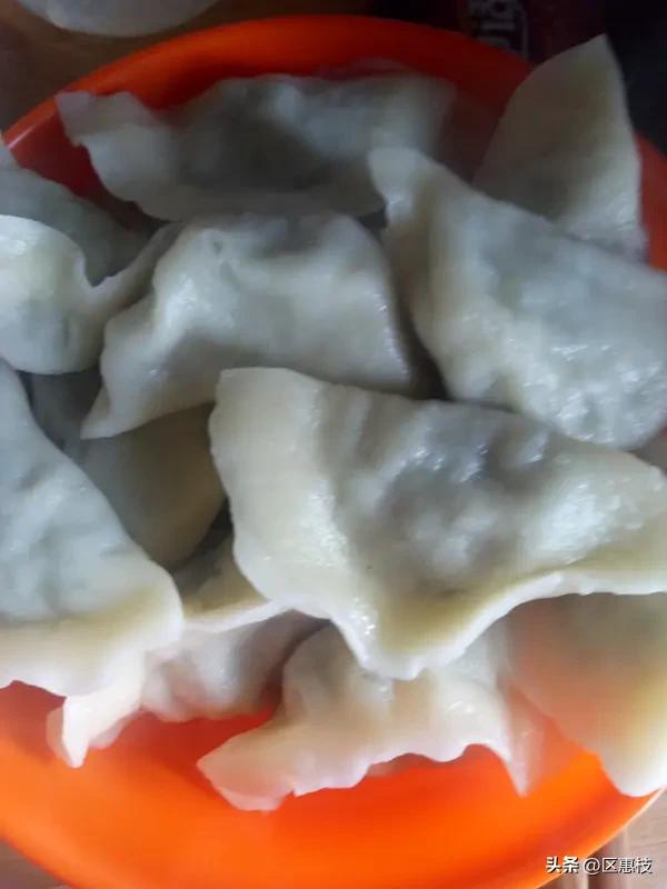 夏天吃饺子，韭菜芹菜靠边站，这种“高钙馅”别错过，营养又鲜美，一口一个特过瘾，一