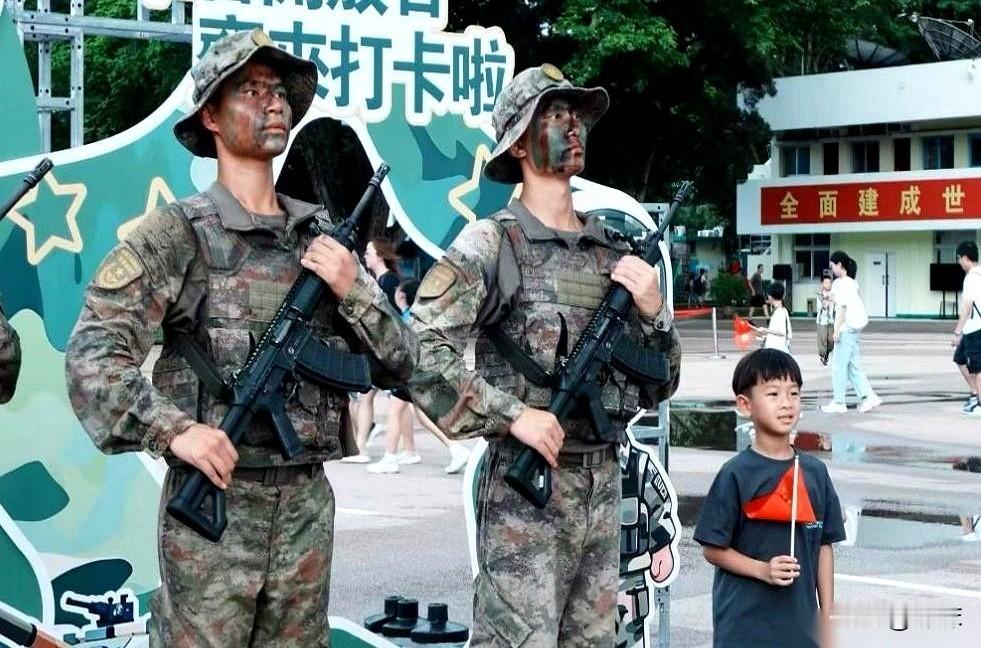 聊个真实存在的冷知识吧：在香港回归将近29年的这段时间里面，七百多万的港人是到现