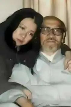 1990年， 三毛跑到新疆和76岁的王洛宾同居。然而，王洛宾竟然说：“可以同居，