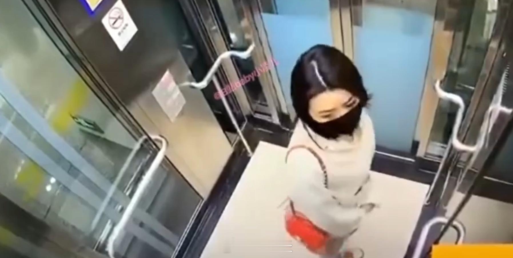 戴口罩、选择无人电梯、毫不犹豫…我严重这种人是带着任务干这种恶心事的…[汗] ​