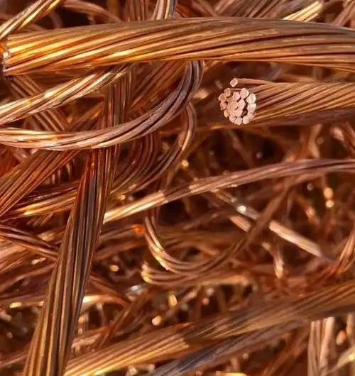 美国囤铜“卡脖子”，中国反手用白银让他们傻眼？

最近，美国疯狂囤积铜，2025