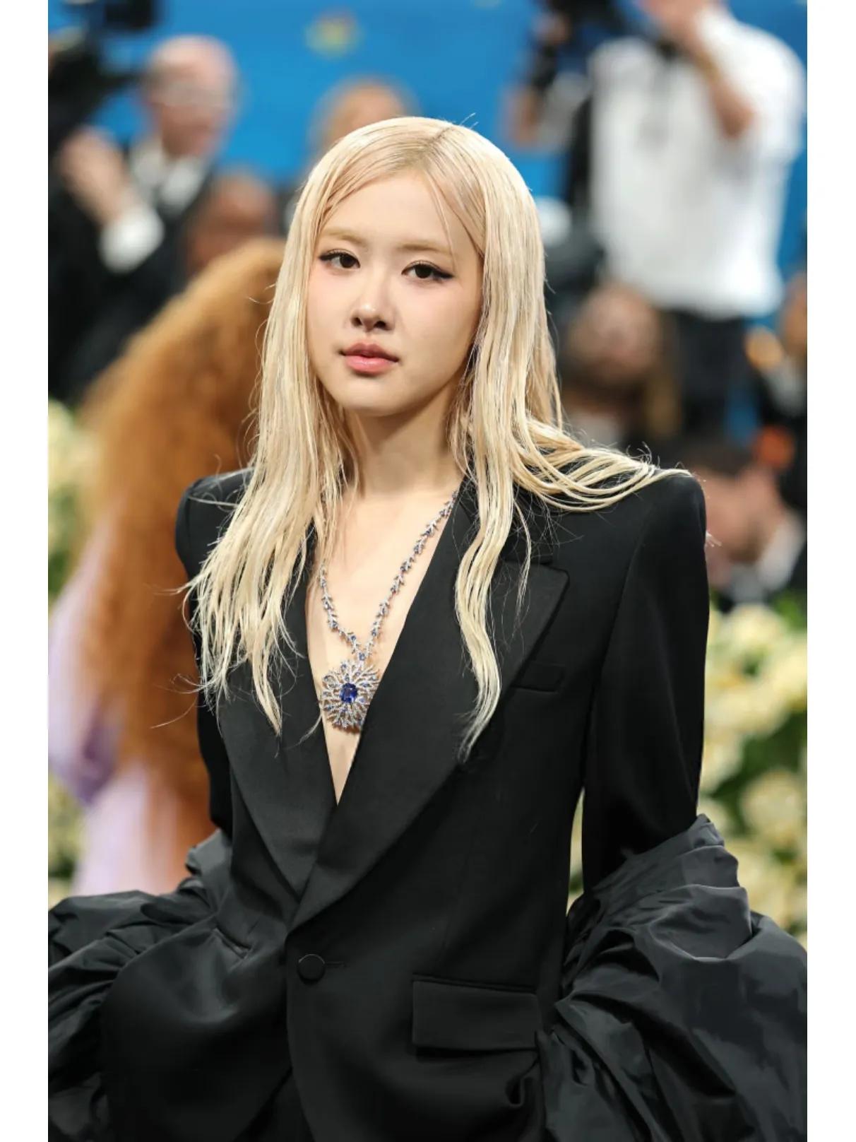 西装还能这么穿？朴彩英Met Gala杀疯了！

BLACKPINK朴彩英亮相2