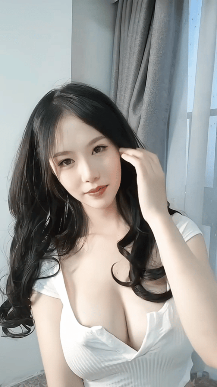这位小姐姐大家都认识吧 ​[doge] ​​​