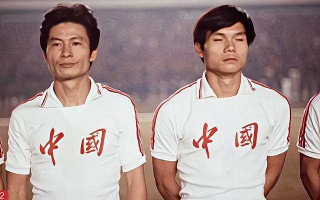 #国足#昔日国足中场主力，82国足阵中，和容志行一起搭档中场的陈熙荣。年轻时代，