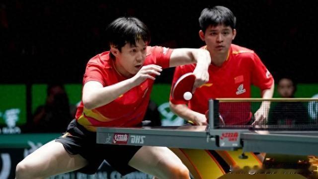 昨晚在混合团体世界杯现场，一位跟队二十年的老记者说：咱们国乒的单打不败纪录，居然