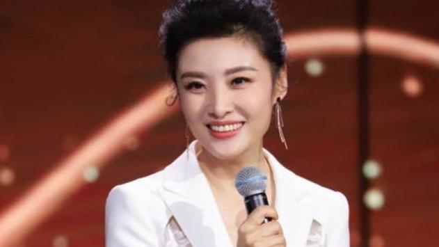 你知道吗？57岁的周涛近日终于回应了淡出春晚舞台的原因，让困扰观众多年的谜团有了