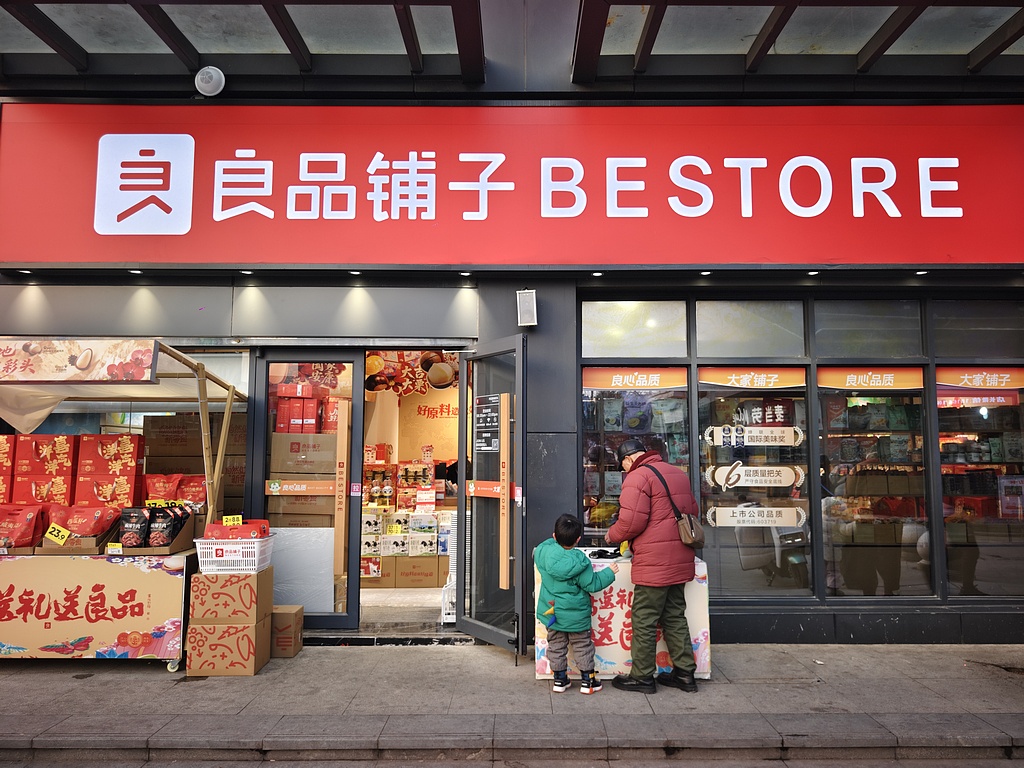 股东2.8亿债务压顶、礼盒陷争议，“高端零食第一股”良品铺子如何破局？