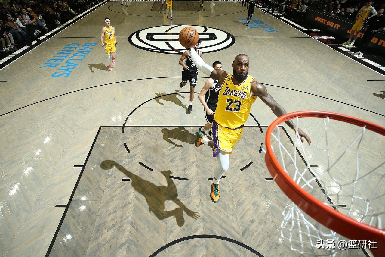 NBA史上单赛季同时拥有4位全明星有多难？只出现过9次，但更难的是，詹姆斯遇到其