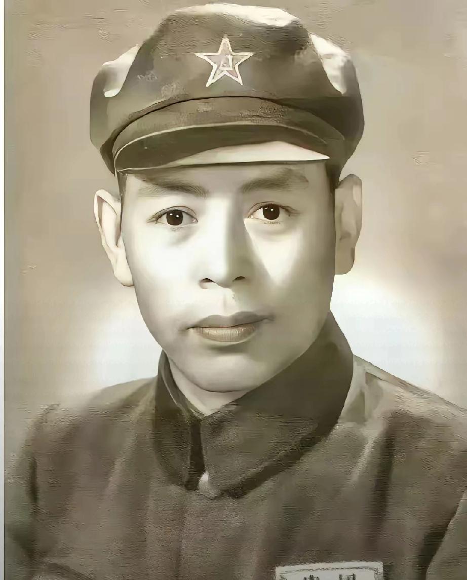 1915年，衣复恩出生于山东济南一个普通家庭，打小就对天上飞的飞机特别感兴趣。靠