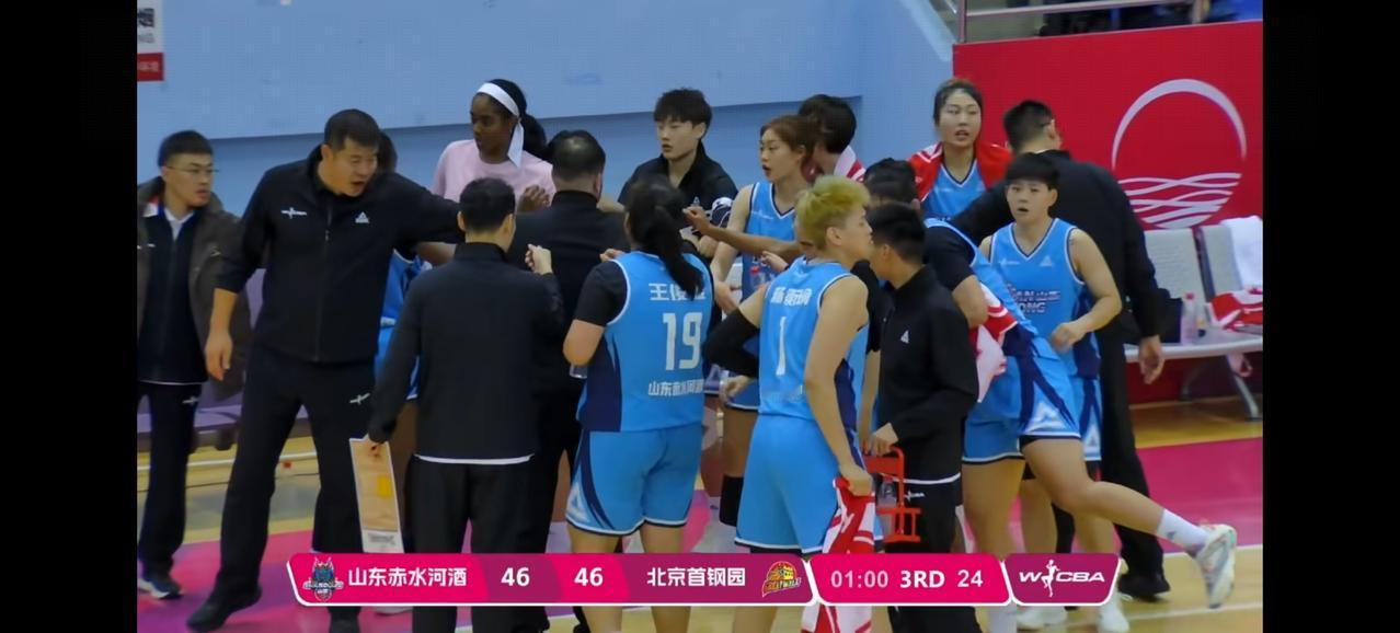 wcba季前赛山东女篮64:67不敌北京女篮。
今年山东女篮引进了三名强力外援。