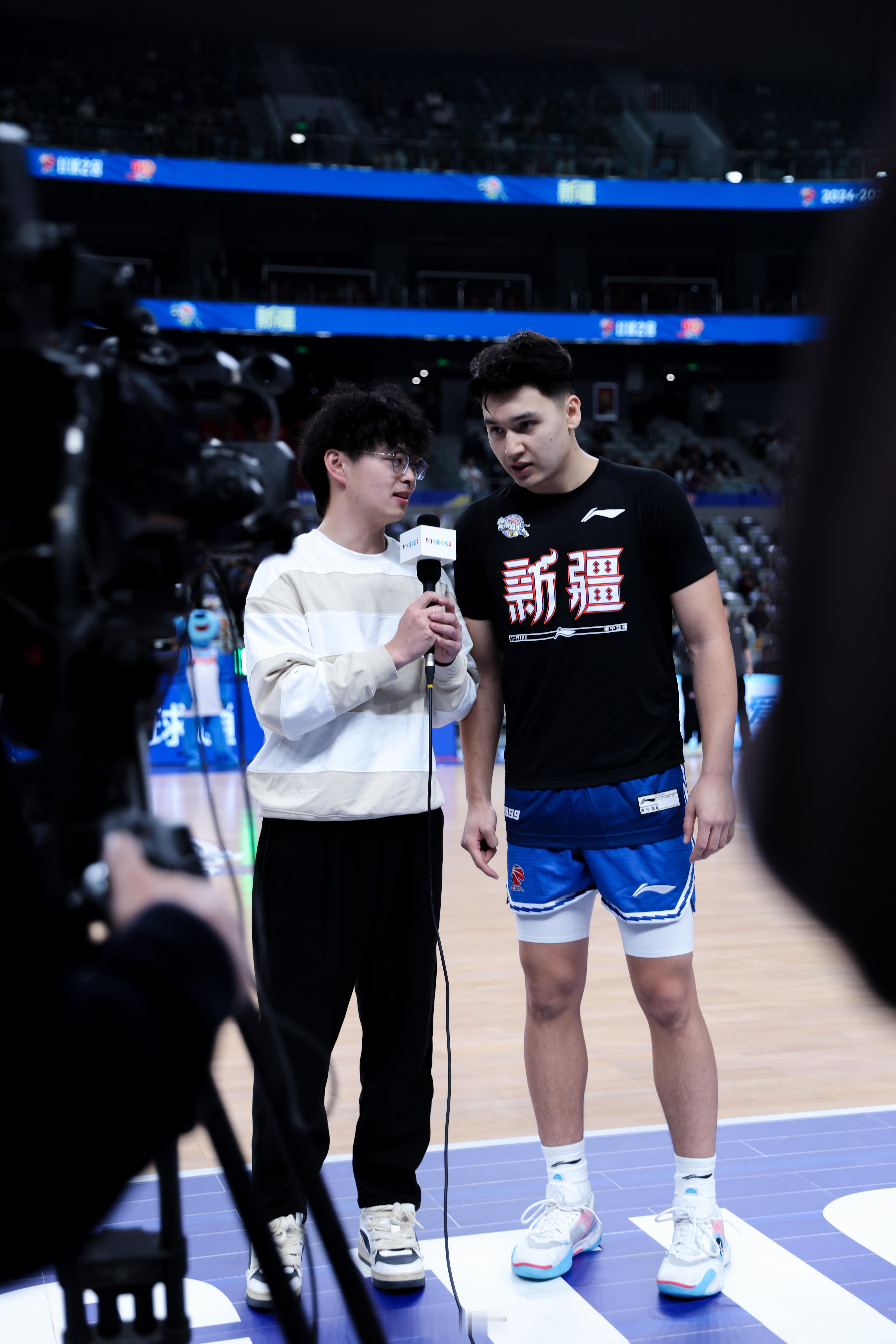 全员得分 六人得分上双 八连胜✌️发点上一场的工作照[偷笑]  