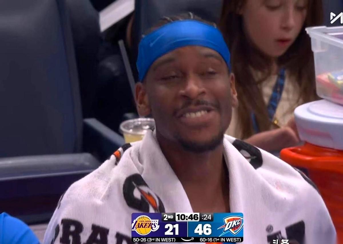 就今天，雷霆对独行侠那场。
第二节刚开打没多久，我看着记分牌，46比21。分差2