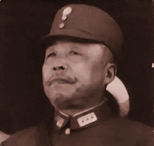 1949年1月，国民党上将陈仪去南京参加绝密会议。当蒋介石在会上宣布人事调整时，