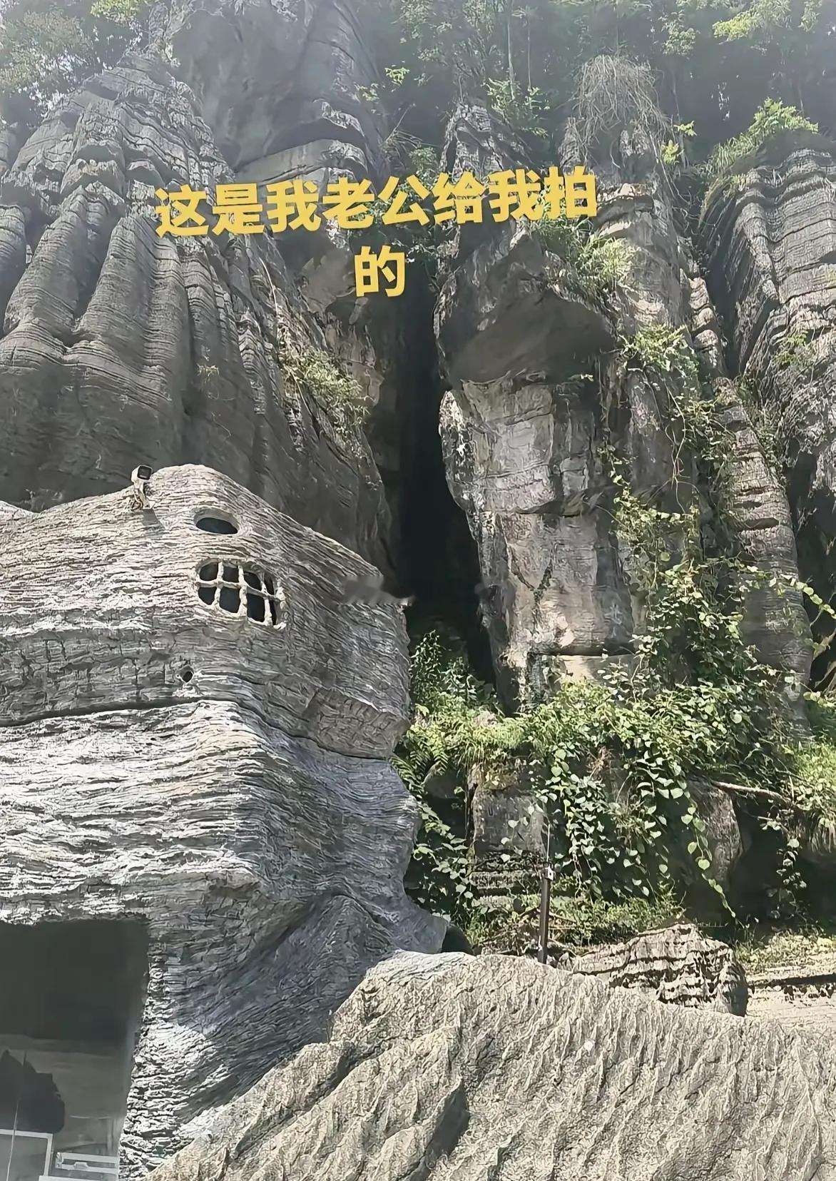 一位网友的老公帮她拍的照片，全部都拍风景去了，只有视力达到2.0以上的大神才能找