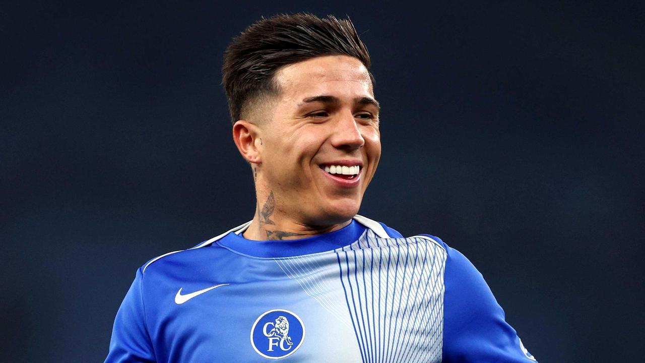 西媒表示：恩佐渴望身披皇马战袍征战伯纳乌，成为这家豪门的传奇球星。
对此恩佐表示